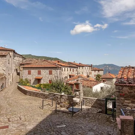 4 Bedroom Gorgeous In Colognora Di Pescaglia Hébergement de vacances Vetriano