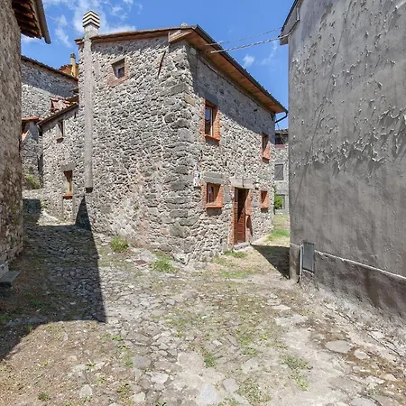 4 Bedroom Gorgeous In Colognora Di Pescaglia