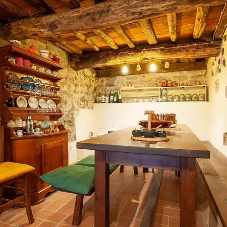 4 Bedroom Gorgeous In Colognora Di Pescaglia * Vetriano