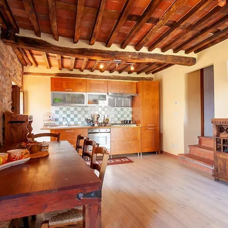 4 Bedroom Gorgeous In Colognora Di Pescaglia