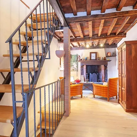Hébergement de vacances 4 Bedroom Gorgeous In Colognora Di Pescaglia *