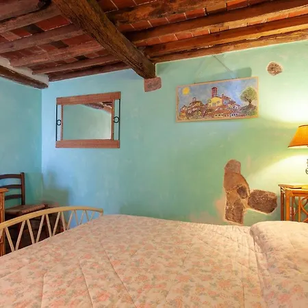 4 Bedroom Gorgeous In Colognora Di Pescaglia Hébergement de vacances *