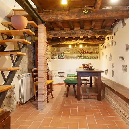 Hébergement de vacances 4 Bedroom Gorgeous In Colognora Di Pescaglia Vetriano