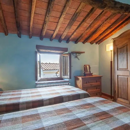 4 Bedroom Gorgeous In Colognora Di Pescaglia Hébergement de vacances